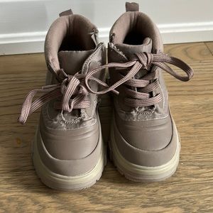 Hiking boots size 26